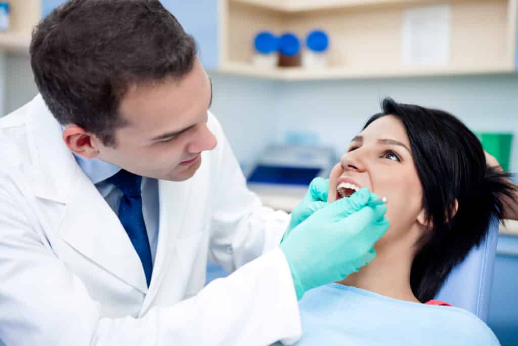 Retainer After Braces? How to Keep Your Perfect Smile retainer after braces, cleaning teeth
